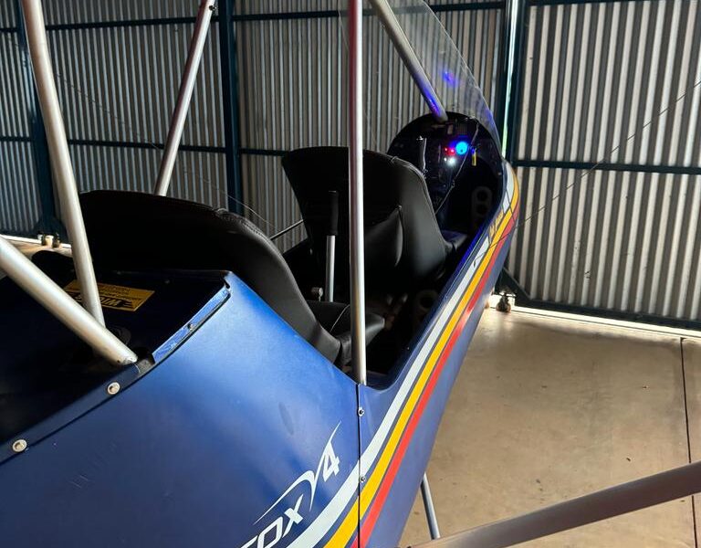 (VENDIDO) FOX V4 - ROTAX 582 ( Flap elétrico, freio a disco, rádio)